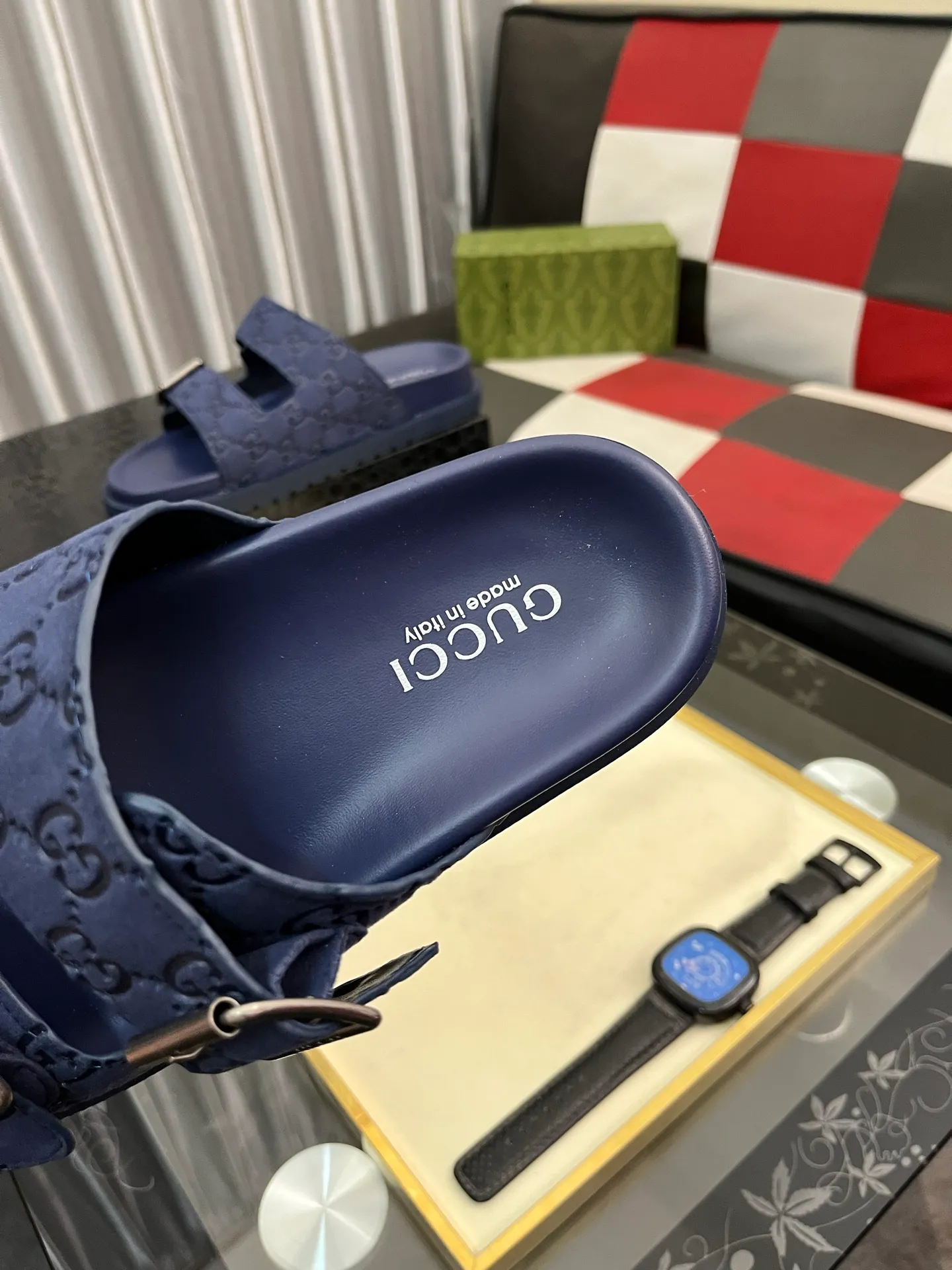 Men's shoes 💰340⌚️⌚️ (gucci-Gucci) New men's slippers, high-end boutique, made of cowhide, with exquisite embossed logo decoration on the upper, fine workmanship, super soft soles, casual, loose and comfortable, a must-have in summer! \nsize：38-44